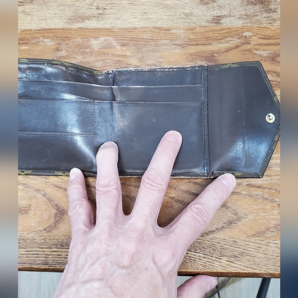 Louis Vuitton Compact Snap Wallet - Picture 10 of 14